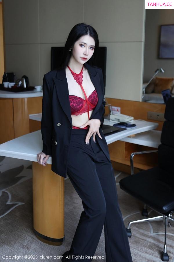 林依娜  [XiuRen]高清写真图 2023.03.13 No.6402 依娜Yina 美腿新人第22张图片